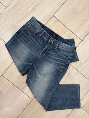 Lucky Brand Faded Blue Sweet Jean Crop Size 6/28